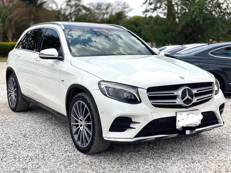 2016 Pearl White  Benz GLC250 Matic Edition 1